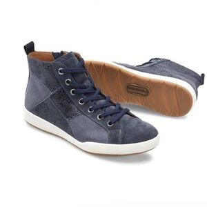 Comfortiva Lupine Leather Sneaker